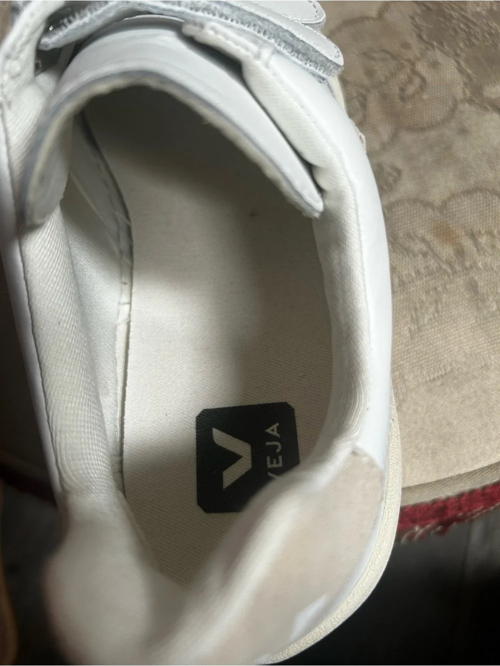 Veja clean white